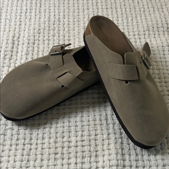 Universal Thread Tan Mules - Picture 6 of 7